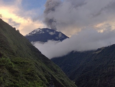Smoke seen to be rising from Volcan Tungurahua while hiking in Baños.