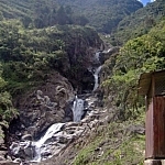 The scenery upon arriving to go repelling in Baños.