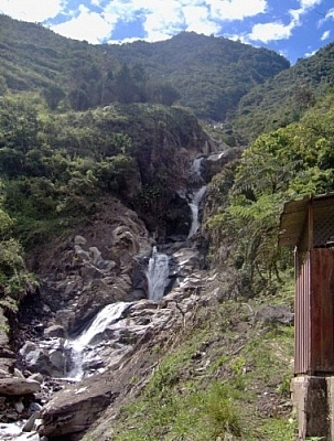 The scenery upon arriving to go repelling in Baños.