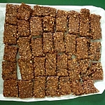 A healthy waste-free lunch idea for everyone: homemade organic granola bars!