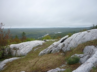 Eastward view of a while slope while Southbound in a clockwise direction on Killarney's La Cloche Silhouette loop trail.