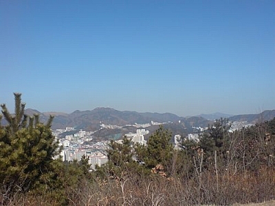 Living in Korea is great with all the fantastic hiking available, such as at Amisan in Dadaepo.