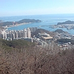 Panoramic view of the Port of Dadaepo, Dusong Peninsula in the distance and ships floating on the ocean beyond.