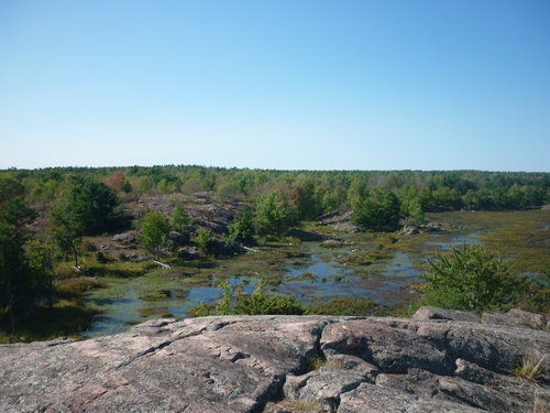 Scenery from the Flagpole Hill lookout point along the Slide Lake Loop at Frontenac Park.